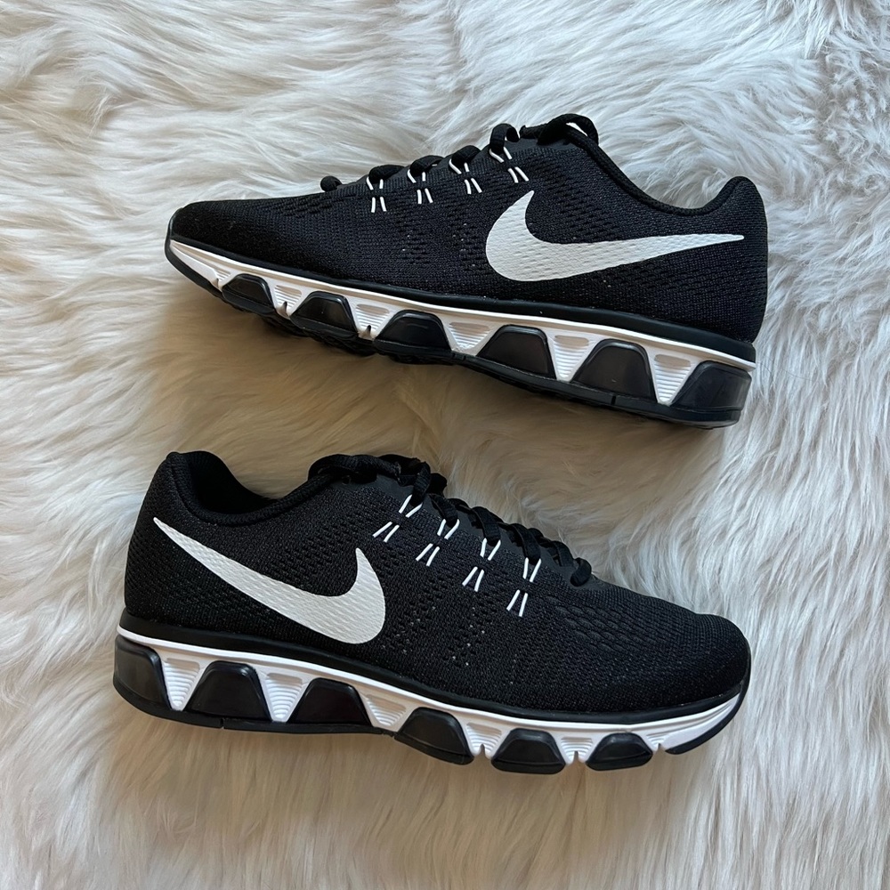 Women’s Nike Tailwind 8 size 8.5 Black/White